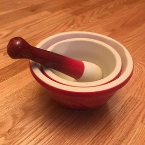 Le Creuset 2 Mortars and 1 Pestle in Cherry Red